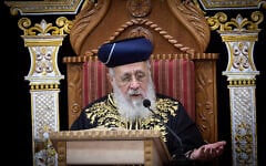 Shas spiritual leader Rabbi Yitzhak Yosef, during a weekly teaching at the Yazdim synagogue in Jerusalem, on June 7, 2025. (Chaim Goldberg/FLASH90)