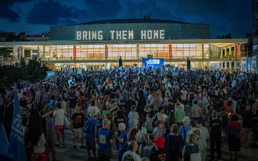Hundreds in Tel Aviv demand end to Gaza war: ‘It’s a duty to refuse’