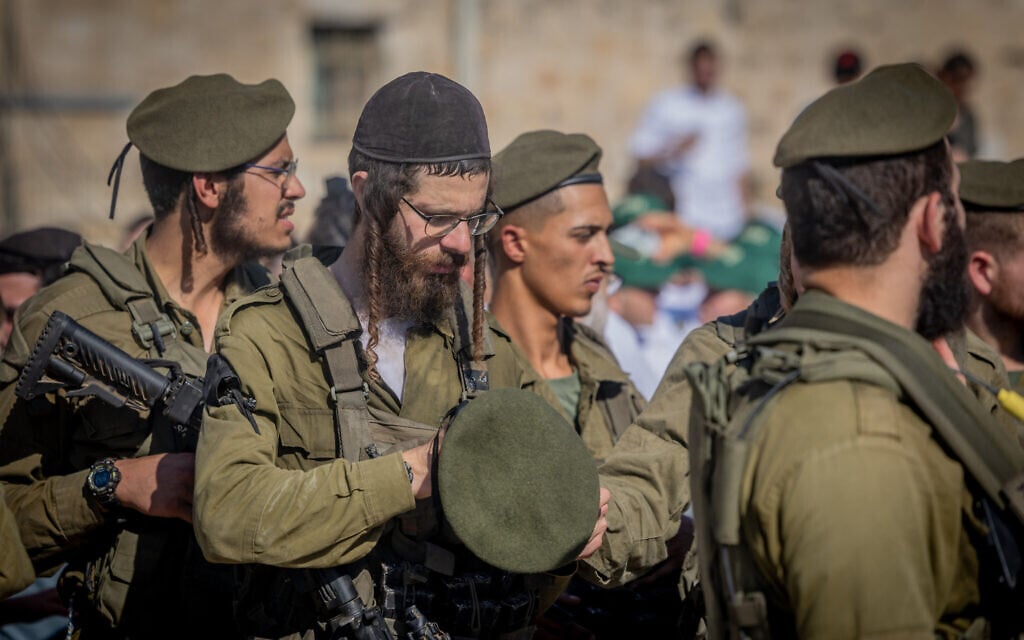 Ultra-Orthodox soldiers from the IDF's new Haredi Hasmonean Brigade take part in a beret march after completing seven months of basic and advanced training, at the Western Wall in Jerusalem's Old City, on August 6, 2025. (Chaim Goldberg/Flash90)
