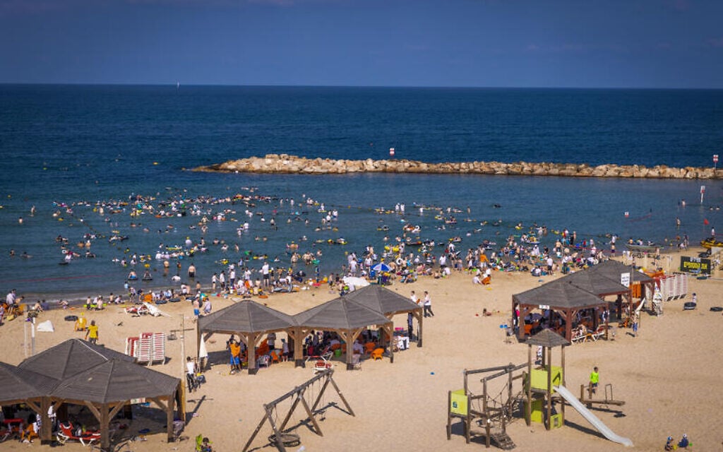 Weather experts predict shattering of records as extreme heatwave hits Israel