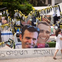 Visitors at Hostage Square in Tel Aviv. August 11, 2025. (Miriam Alster/ Flash90)