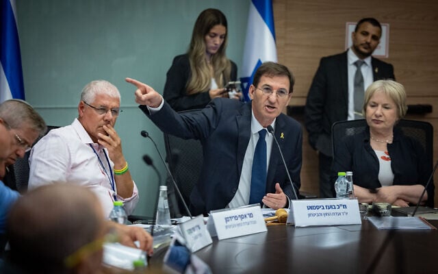 Likud MK Boaz Bismuth chairs a meeting of the Knesset Foreign Affairs and Defense Committee, August 12, 2025. (Yonatan Sindel/Flash90)