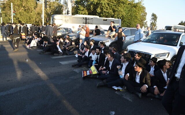 Ultra-Orthodox protesters against the jailing of yeshiva students who failed to comply with an army recruitment order, outside the military prison in Beit Lid, near Kfar Yona, August 20, 2025. (Gili Yaari /Flash90)