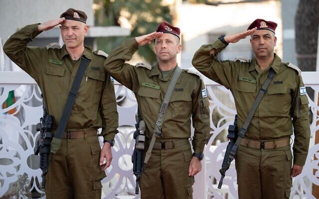 Incoming IDF Judea and Samaria Division chief Brig. Gen. Kobi Heller (left), Central Command chief Maj. Gen. Avi Bluth (center) and outgoing division head Brig. Gen. Yaki Dolf at a handover ceremony on August 31, 2025. (IDF)