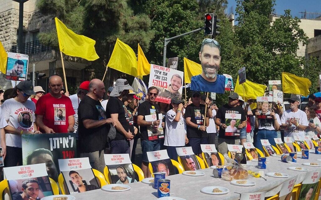 Hostage families rally next to a shabbat table set up outside the Jerusalem residence of Prime Minister Benjamin Netanyahu, August 22, 2025. (Pro-Democracy Movement) Hostage families rally next to a shabbat table set up outside the Jerusalem residence of Prime Minister Benjamin Netanyahu, August 22, 2025. (Pro-Democracy Movement)
