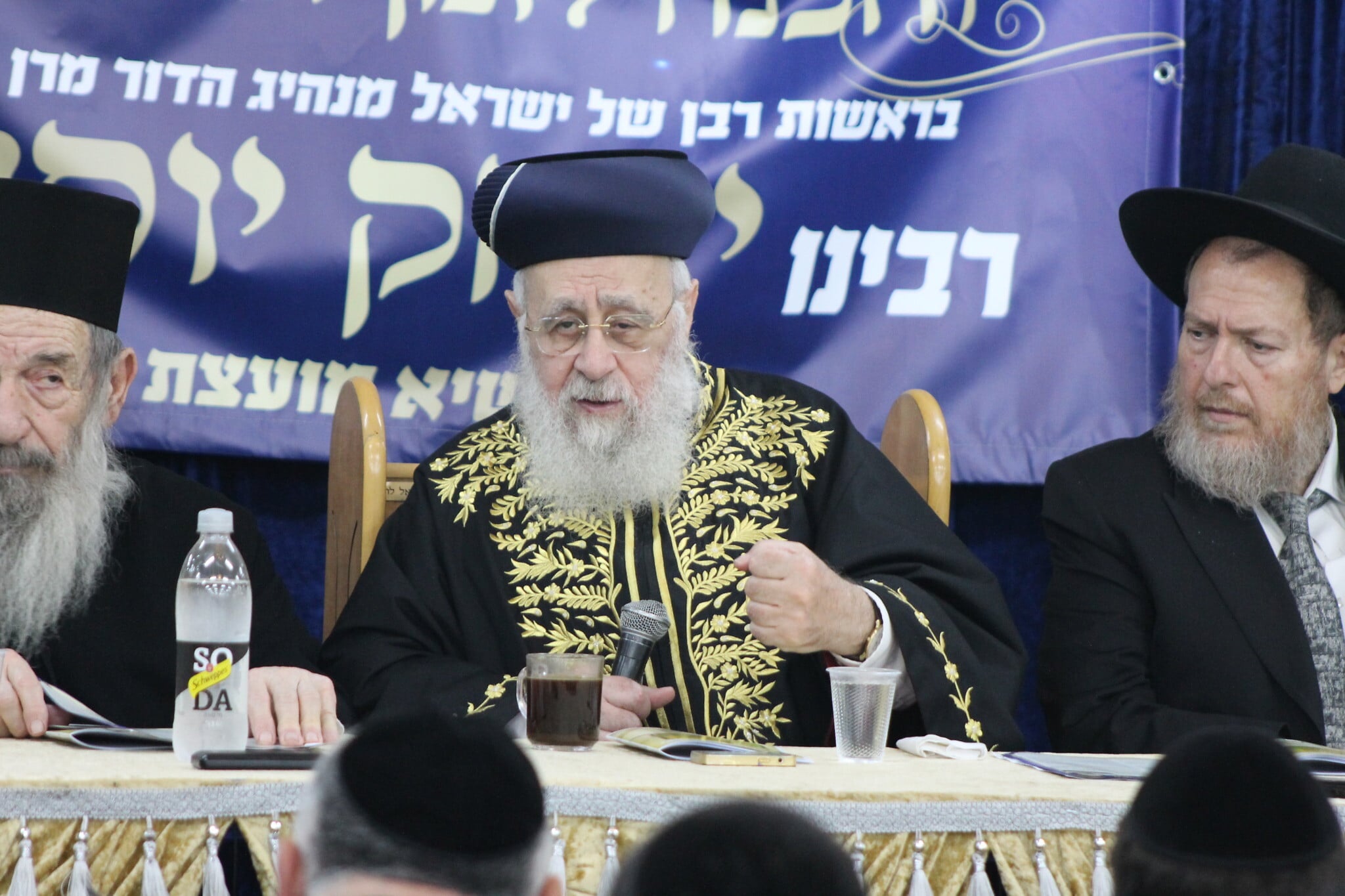 jinsiy olatni ayollar pantiesida va yubkada