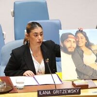 Ilana Gritzewsky shows the UN Security Council a picture of her and her hostage partner Matan Zangauker on August 27, 2025. (Perry Bindelglass / Israeli Mission to the UN)