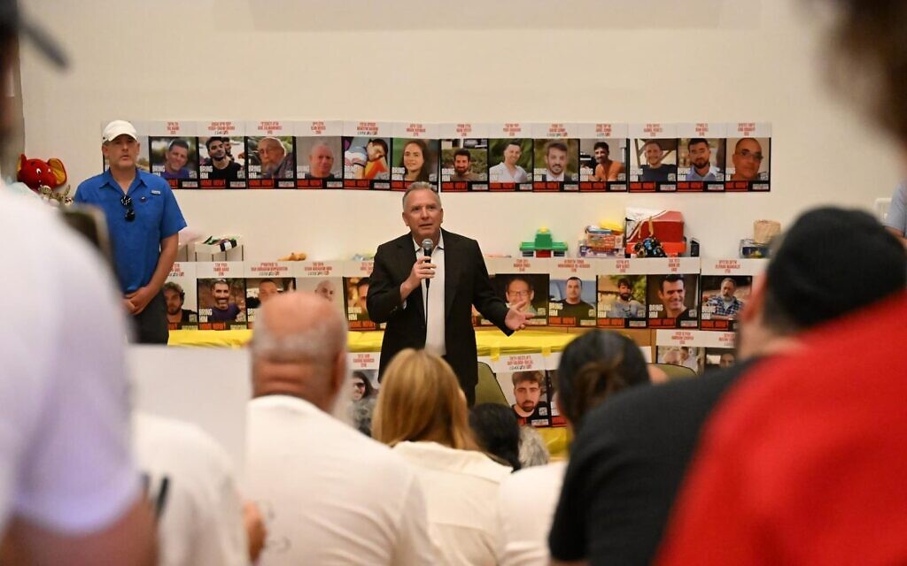 US special envoy Steve Witkoff speaks to hostages' families at Hostages Square, in Tel Aviv, August 2, 2025. (Hostages and Missing Families Forum)