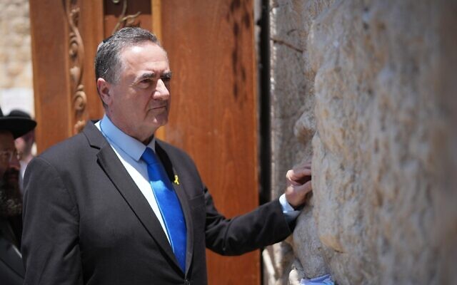 Defense Minister Israel Katz visits the Western Wall in the Old City of Jerusalem, August 3, 2025. (Defense Ministry) Defense Minister Israel Katz visits the Western Wall in the Old City of Jerusalem, August 3, 2025. (Defense Ministry)