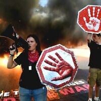 Protesters block the Ayalon Highway in Tel Aviv at a demonstration calling to free the hostages and end the war in Gaza, on August 14, 2025. (Danor Aharon/Pro-Democracy Protest Movement)