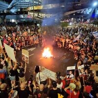 Protesters light a bonfire on Tel Aviv's Begin Road as they call for the release of Hamas-held hostages in Gaza, August 16, 2025. (Aviv Hassidov / Pro-Democracy Protest Movement)