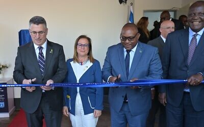 Foreign Minister Gideon Sa'ar (left) cuts the ribbon at the opening of the Israeli Embassy in Lusaka, Zambia on August 20, 2025, alongside his Zambian counterpart, Mulambo Haimbe (right) and Israeli Ambassador Ofra Farhi. (Shlomi Amsalem/GPO)