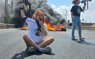 Protesters block Route 1 on August 26, 2025, at Shapirim Interchange (Barak Dor/Pro-Democracy Protest Movement)