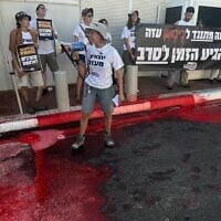 Anti-war demonstrators protest outside the home of IDF Chief of Staff Lt. Gen. Eyal Zamir in Hod Hasharon on August 28, 2025. (Standing Together)