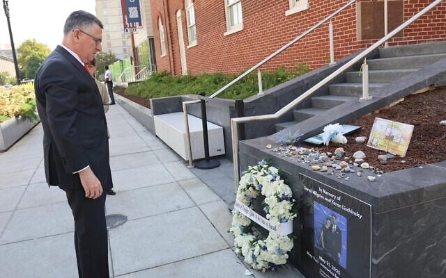 Foreign Minister Gideon Sa'ar lays a wreath outside the Jewish Museum in Washington, August 28, 2025, at the site of the murder of two Israeli embassy staffers in May. (Shmulik Almani/Foreign Ministry) Foreign Minister Gideon Sa'ar lays a wreath outside the Jewish Museum in Washington, August 28, 2025, at the site of the murder of two Israeli embassy staffers in May. (Shmulik Almani/Foreign Ministry)