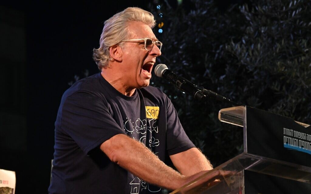Actor Lior Ashkenazi delivers the opening speech at a thousands-strong rally demanding a hostage-release and ceasefire deal in Tel Aviv's Hostages Square on August 26, 2025. (Uriel Even Sapir/Hostages and Missing Families Forum)