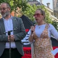 Rabbi Charley Baginsky (right) and Rabbi Josh Levy on stage at a march for the release of hostages held in Gaza, in London, August 10, 2025. (Instagram screenshot: used in accordance with Clause 27a of the Copyright Law)