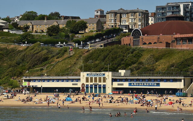 Illustrative: Buildings along the beach in Bournemouth, southern England on May 25, 2020. (Glyn KIRK / AFP) Illustrative: Buildings along the beach in Bournemouth, southern England on May 25, 2020. (Glyn KIRK / AFP)