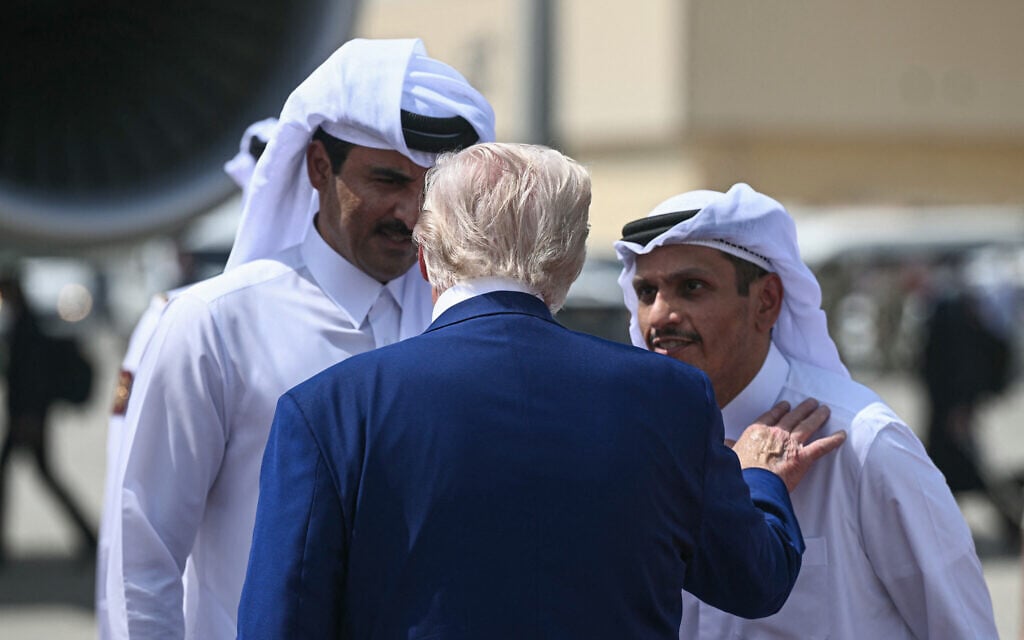Qatar's Emir Sheikh Tamim bin Hamad al-Thani (L) and Prime Minister and Minister of Foreign Affairs Sheikh Mohammed bin Abdulrahman Al-Thani talk to US President Donald Trump ahead of his departure at the end of the Qatari leg of his regional tour, at the Al-Udeid air base southwest of Doha on May 15, 2025. (Brendan SMIALOWSKI / AFP) Qatar's Emir Sheikh Tamim bin Hamad al-Thani (L) and Prime Minister and Minister of Foreign Affairs Sheikh Mohammed bin Abdulrahman Al-Thani talk to US President Donald Trump ahead of his departure at the end of the Qatari leg of his regional tour, at the Al-Udeid air base southwest of Doha on May 15, 2025. (Brendan SMIALOWSKI / AFP)