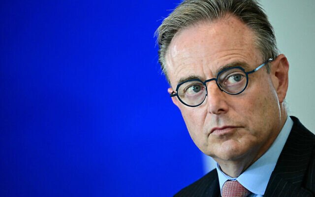 Belgium's Prime Minister Bart de Wever attends a joint press conference with the German Chancellor (unseen) after bilateral talks at the Chancellery in Berlin on August 26, 2025. (Photo by Tobias SCHWARZ / AFP) Belgium's Prime Minister Bart de Wever attends a joint press conference with the German Chancellor (unseen) after bilateral talks at the Chancellery in Berlin on August 26, 2025. (Photo by Tobias SCHWARZ / AFP)