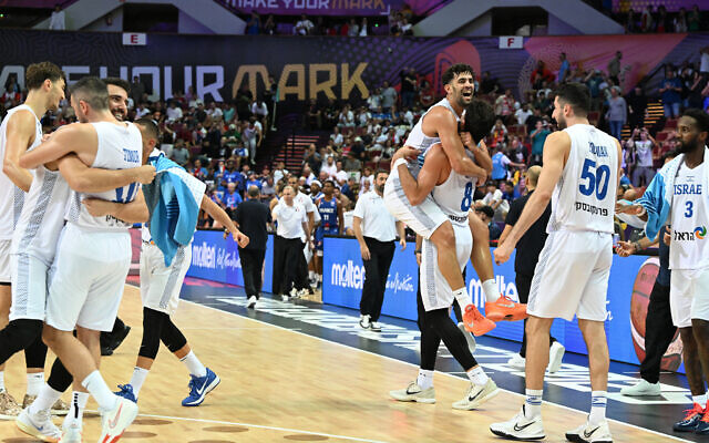Israel's players celebrate after beating France at the Spodek Arena in Katowice, Poland on August 31, 2025. (Sergei GAPON / AFP)