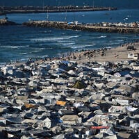 This picture shows tents housing displaced Palestinians in Gaza City on September 1, 2025. (Bashar Taleb / AFP)