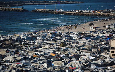 This picture shows tents housing displaced Palestinians in Gaza City on September 1, 2025. (Bashar Taleb / AFP)