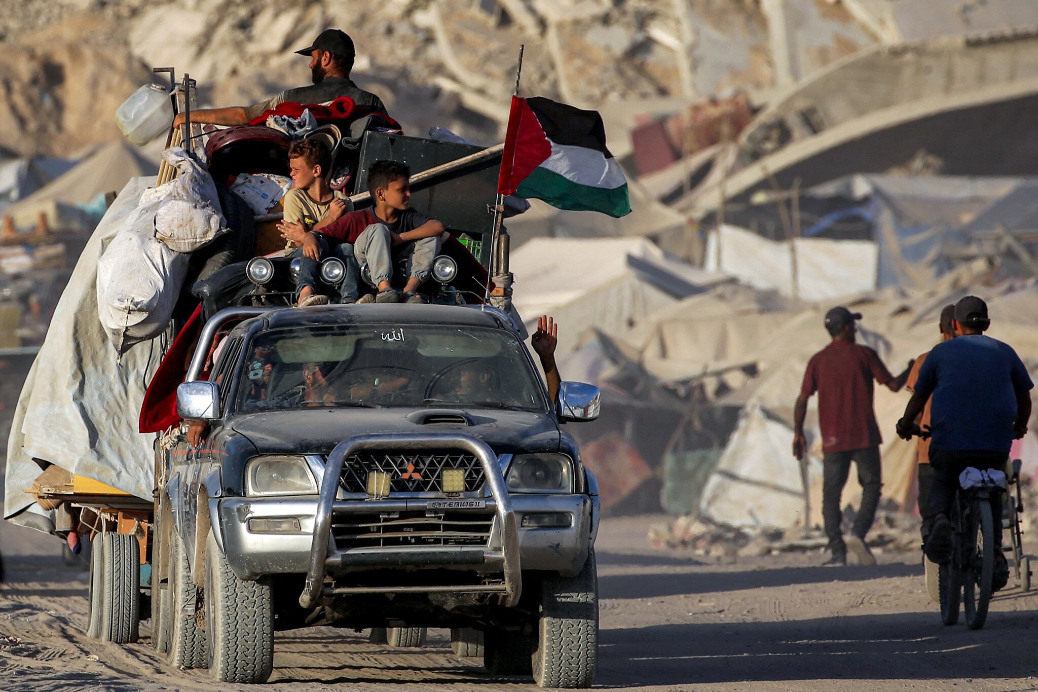NextImg:Israel says Hamas preventing Gaza City evacuation, but 70,000 have left anyway