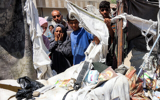 People inspect damages at a tent encampment that was sheltering displaced people, after it was hit by an apparent Israeli strike, near Shifa Hospital in Gaza City on September 4, 2025. (Photo by Omar AL-QATTAA / AFP)