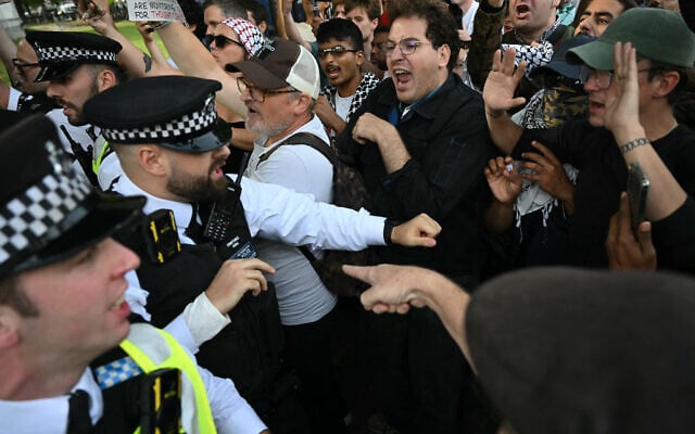 Protesters scuffle with police officers at a demonstration in support of the proscribed group Palestine Action, in Parliament Square, central London, on September 6, 2025. (JUSTIN TALLIS / AFP) Protesters scuffle with police officers at a demonstration in support of the proscribed group Palestine Action, in Parliament Square, central London, on September 6, 2025. (JUSTIN TALLIS / AFP)