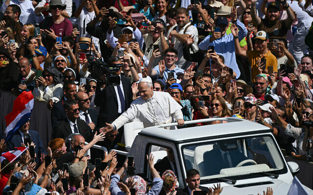 Pope Leo XIV greets faithful as he leaves in the Popemobile after presiding a Holy Mass and canonization of Blessed Carlo Acutis and Pier Giorgio Frassati in St Peter's Square at the Vatican on September 7, 2025 (Filippo MONTEFORTE / AFP) Pope Leo XIV greets faithful as he leaves in the Popemobile after presiding a Holy Mass and canonization of Blessed Carlo Acutis and Pier Giorgio Frassati in St Peter's Square at the Vatican on September 7, 2025 (Filippo MONTEFORTE / AFP)