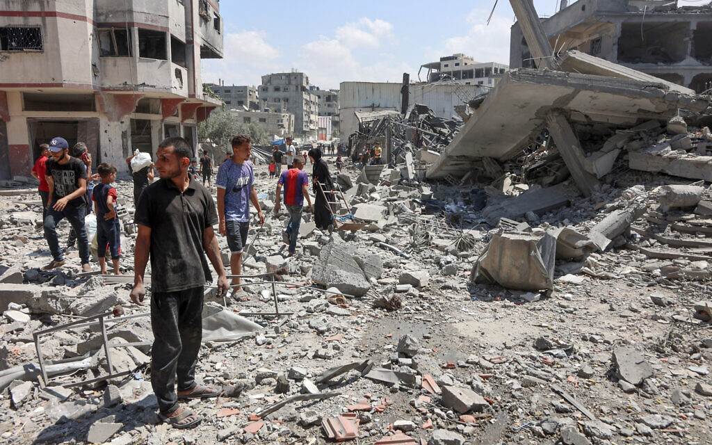 Palestinians check the rubble after an Israeli strike leveled the al-Tawheed Wal Sunna mosque, apparently after a warning from the IDF, in the Daraj neighborhood of Gaza City on September 7, 2025. (Omar AL-QATTAA / AFP) Palestinians check the rubble after an Israeli strike leveled the al-Tawheed Wal Sunna mosque, apparently after a warning from the IDF, in the Daraj neighborhood of Gaza City on September 7, 2025. (Omar AL-QATTAA / AFP)