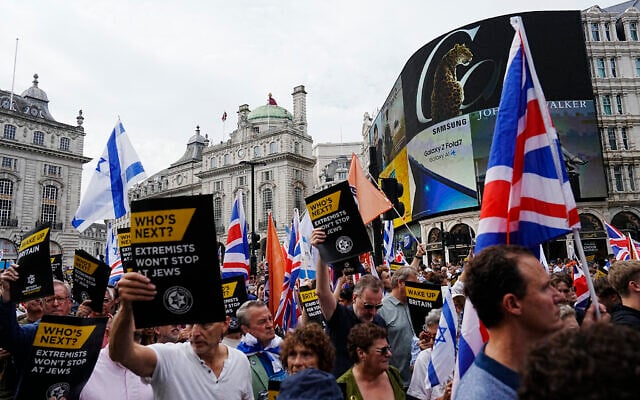 Protesters hold placards and wave flags during a 'march against antisemitism' demonstration in central London, on September 7, 2025, (Photo by CARLOS JASSO / AFP) Protesters hold placards and wave flags during a 'march against antisemitism' demonstration in central London, on September 7, 2025, (Photo by CARLOS JASSO / AFP)