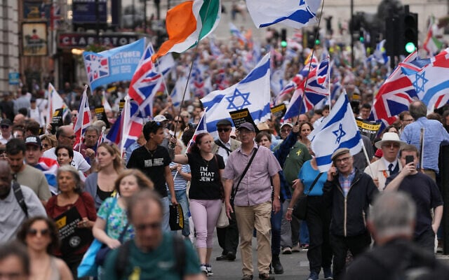 Protesters hold placards and wave flags during a 'march against antisemitism' demonstration in central London, on September 7, 2025, (Photo by CARLOS JASSO / AFP) Protesters hold placards and wave flags during a 'march against antisemitism' demonstration in central London, on September 7, 2025, (Photo by CARLOS JASSO / AFP)