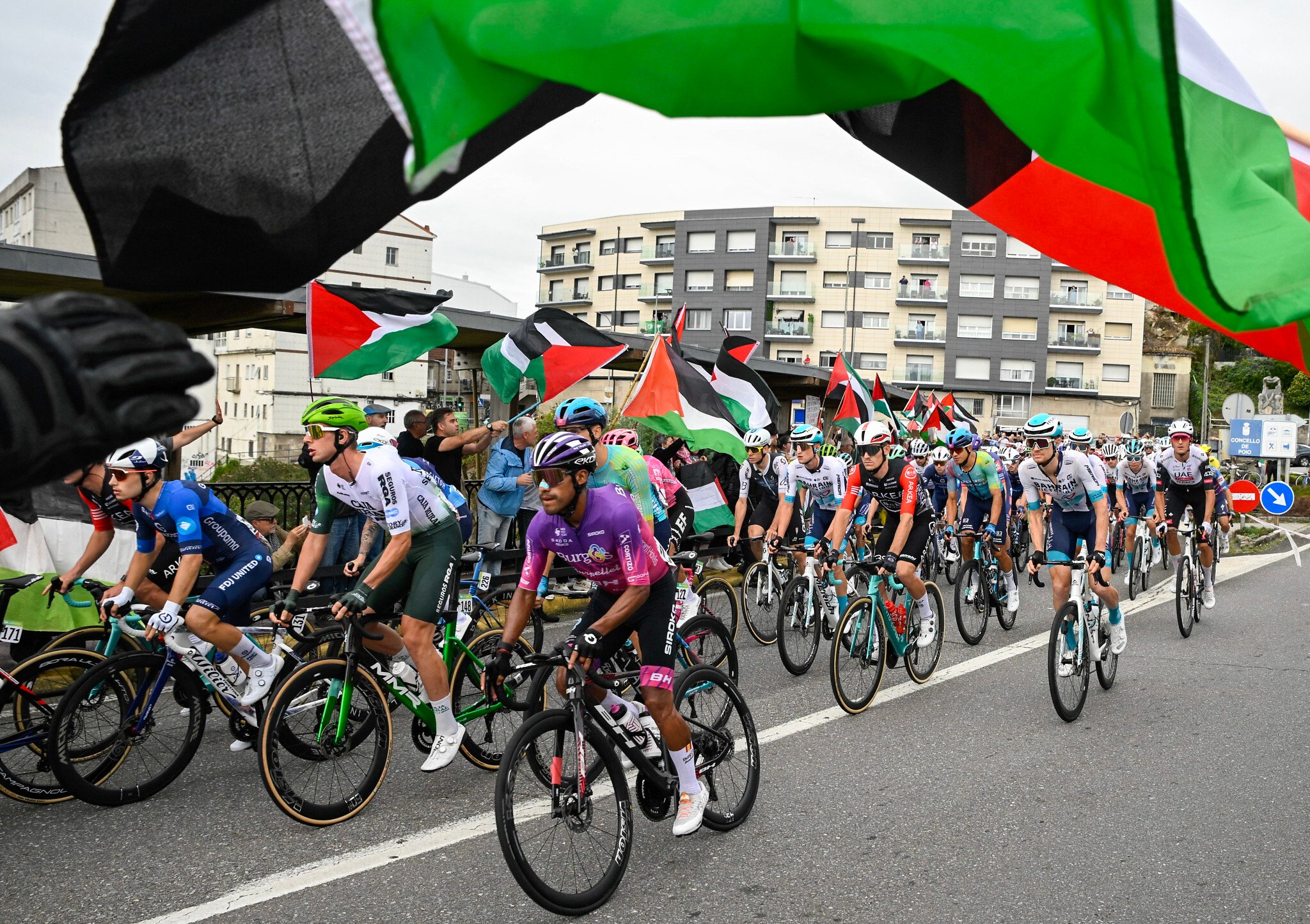 Spanish Vuelta cycle race stage 16 cut short due to anti-Israel protests | The Times of Israel
