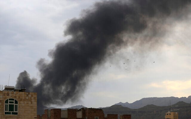Smoke billows after Israeli strikes on Yemen's Houthi-held capital Sanaa on September 10, 2025. (Mohammed HUWAIS / AFP)
