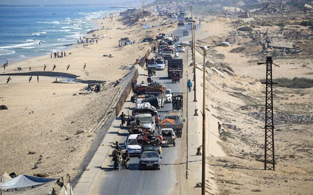 Palestinians transport their belongings as they evacuate Gaza City towards southern areas of the coastal Gaza Strip, on September 11, 2025. (Eyad BABA / AFP)