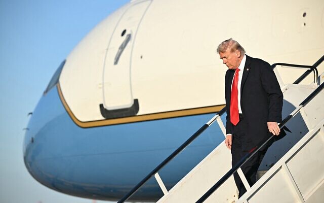 US President Donald Trump steps off Air Force One upon arrival at LaGuardia Airport in New York on September 11, 2025. (Mandel NGAN / AFP) US President Donald Trump steps off Air Force One upon arrival at LaGuardia Airport in New York on September 11, 2025. (Mandel NGAN / AFP)