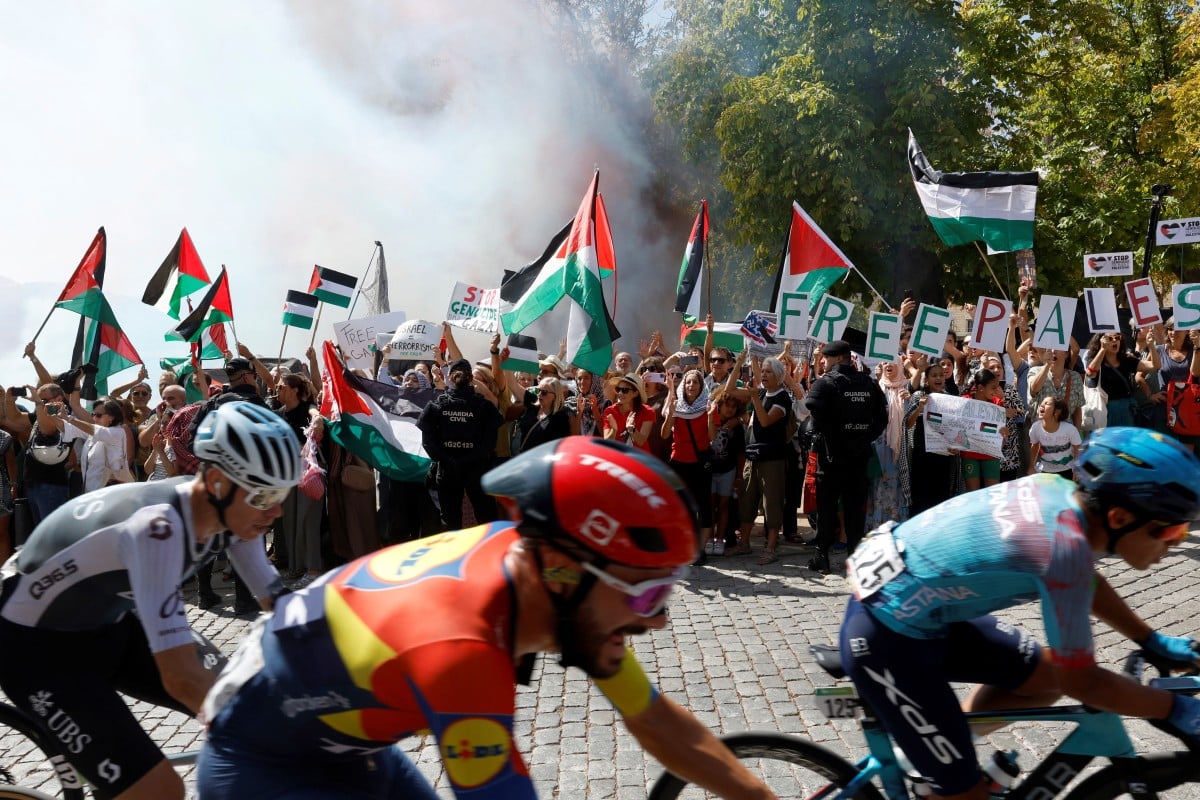 NextImg:Spain’s Vuelta disrupted again by anti-Israel protesters ahead of race’s last leg