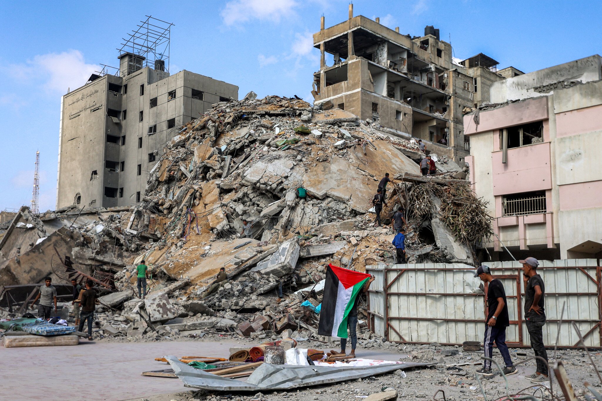 Israel Opens Temporary Gaza Evacuation Route Amid Ground Offensive