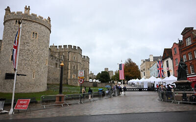 Members of the media work outside Windsor Castle, in Windsor, during US President Donald Trump's second State Visit to the UK, on September 17, 2025. (Paul ELLIS / AFP)