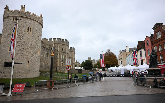 Members of the media work outside Windsor Castle, in Windsor, during US President Donald Trump's second State Visit to the UK, on September 17, 2025. (Paul ELLIS / AFP) Members of the media work outside Windsor Castle, in Windsor, during US President Donald Trump's second State Visit to the UK, on September 17, 2025. (Paul ELLIS / AFP)