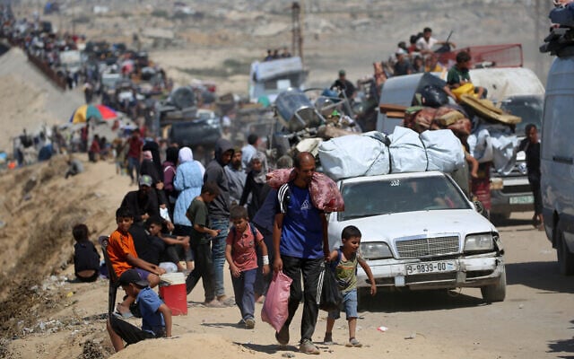 Palestinians from Gaza City move southwards with their belongings, on the coastal road near the Nuseirat refugee camp in the central Gaza Strip, on September 19, 2025 (Eyad BABA / AFP)