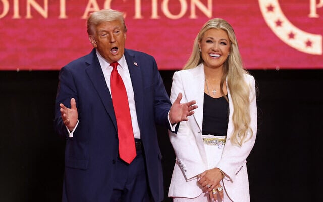 US President Donald Trump and Erika Kirk, Charlie Kirk's widow, gesture during the public memorial service for right-wing activist Charlie Kirk at State Farm Stadium in Glendale, Arizona, on September 21, 2025. (Patrick T. Fallon / AFP) US President Donald Trump and Erika Kirk, Charlie Kirk's widow, gesture during the public memorial service for right-wing activist Charlie Kirk at State Farm Stadium in Glendale, Arizona, on September 21, 2025. (Patrick T. Fallon / AFP)