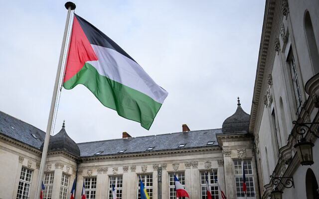 The Palestinian flag flies at the entrance of the city hall of Nantes on the day of France's planned recognition of a Palestinian state at the United Nations, September 22, 2025. (Loic VENANCE / AFP)
