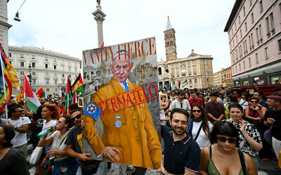People march during a nationwide strike 'Let's Block Everything' in solidarity with Palestinians in Gaza and calling for a halt to arms shipments to Israel, in Rome on September 22. (Andreas SOLARO / AFP)