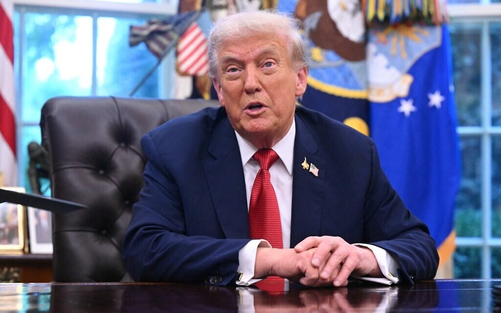 US President Donald Trump speaks to the press in the Oval Office of the White House in Washington, DC, on September 25, 2025. (Saul Loeb/AFP)