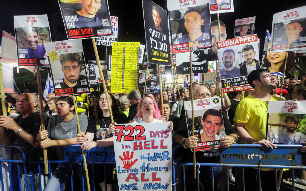 Demonstrators hold signs during a protest in Tel Aviv on September 27, 2025. (Jack GUEZ / AFP)