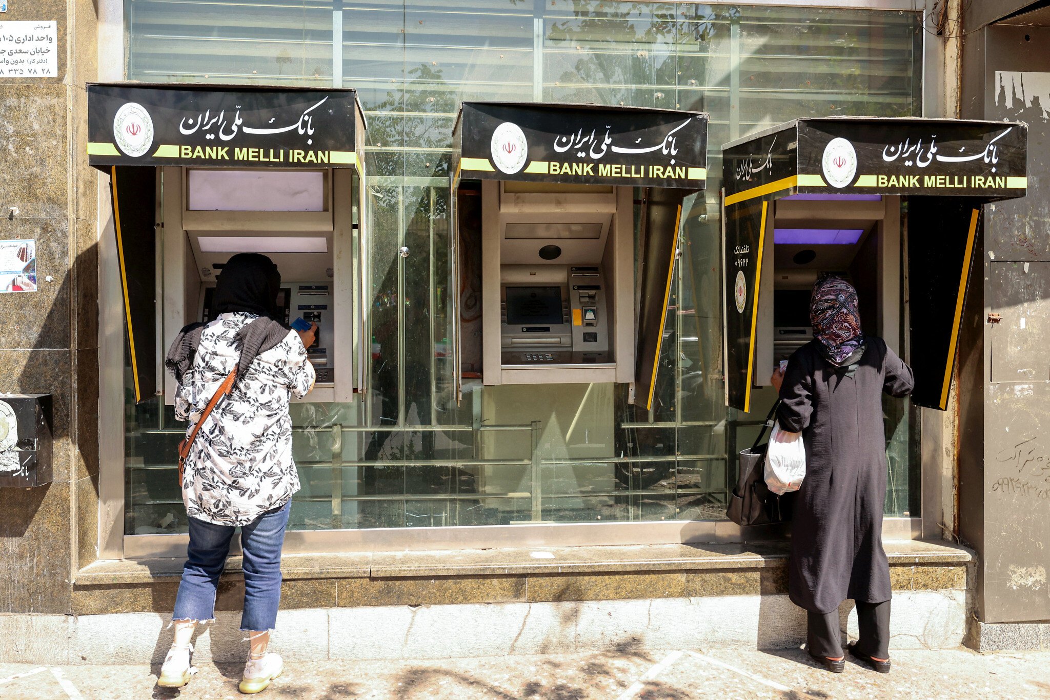 NextImg:EU confirms reimposition of Iran sanctions after UN move, freezes central bank assets
