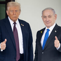 US President Donald Trump (L) greets Prime Minister Benjamin Netanyahu as he arrives at the West Wing of the White House in Washington, DC, on September 29, 2025. (SAUL LOEB / AFP)